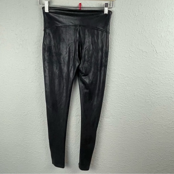 Top Seller Spanx Faux Leather Legging Size‎ Medium - Picture 2 of 7